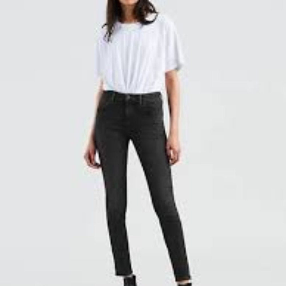 Levi's 721 High rise Skinny Jeans in Black